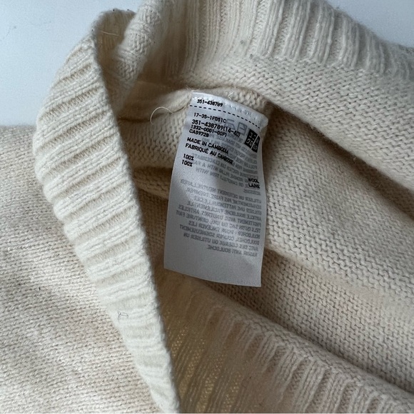 Wool Uniqlo Sweater - Picture 4 of 4